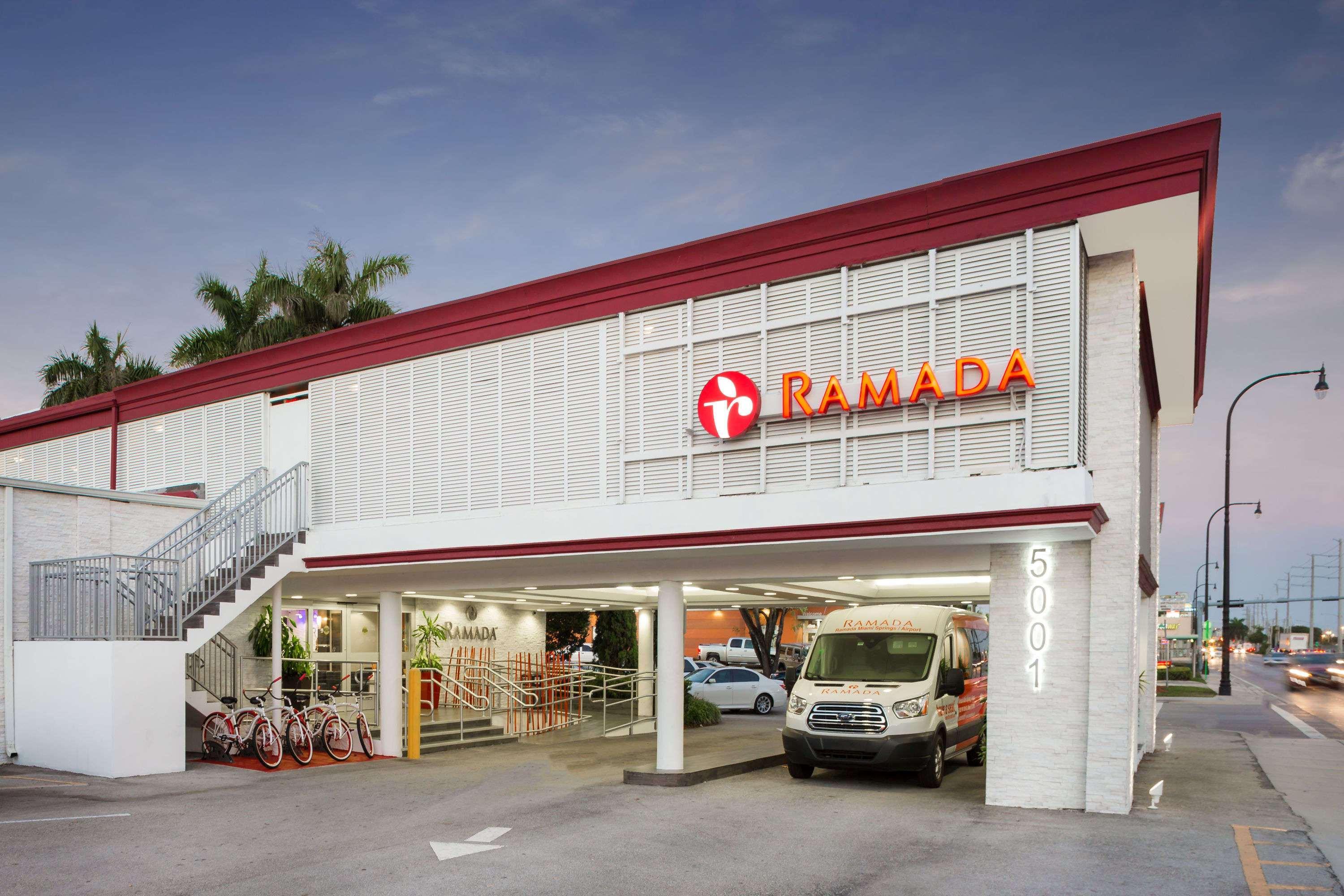 Ramada By Wyndham Miami Springs/Miami International Airport Hotel Exterior photo