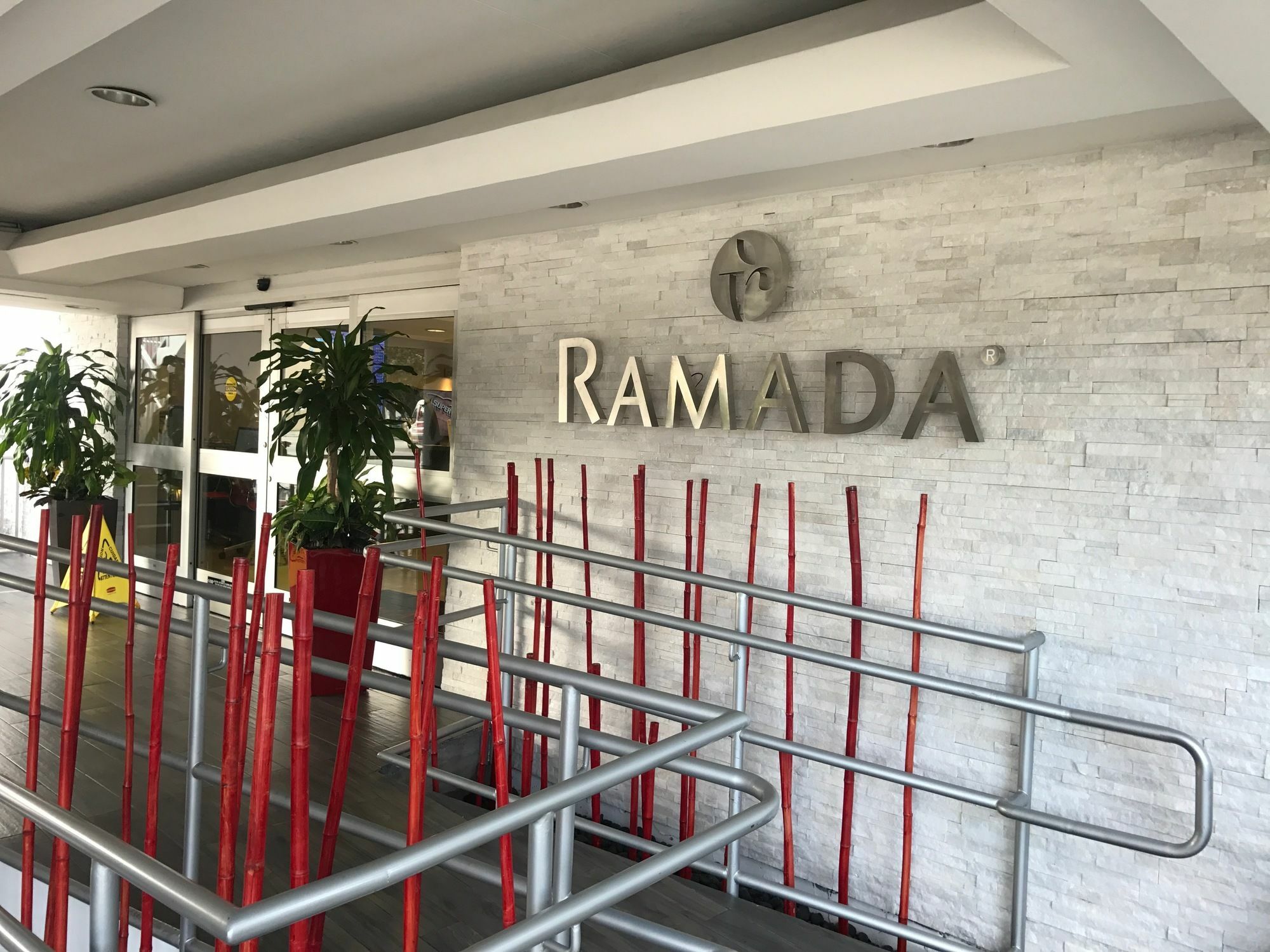 Ramada By Wyndham Miami Springs/Miami International Airport Hotel Exterior photo